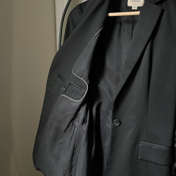 Aritzia Wilfred Black Blazer - Picture 5 of 6